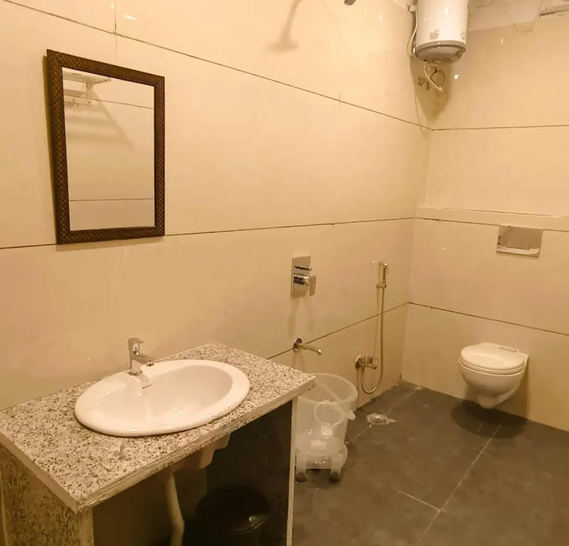 Luxury Hotel With Swimming Pool In Udaipur Indien