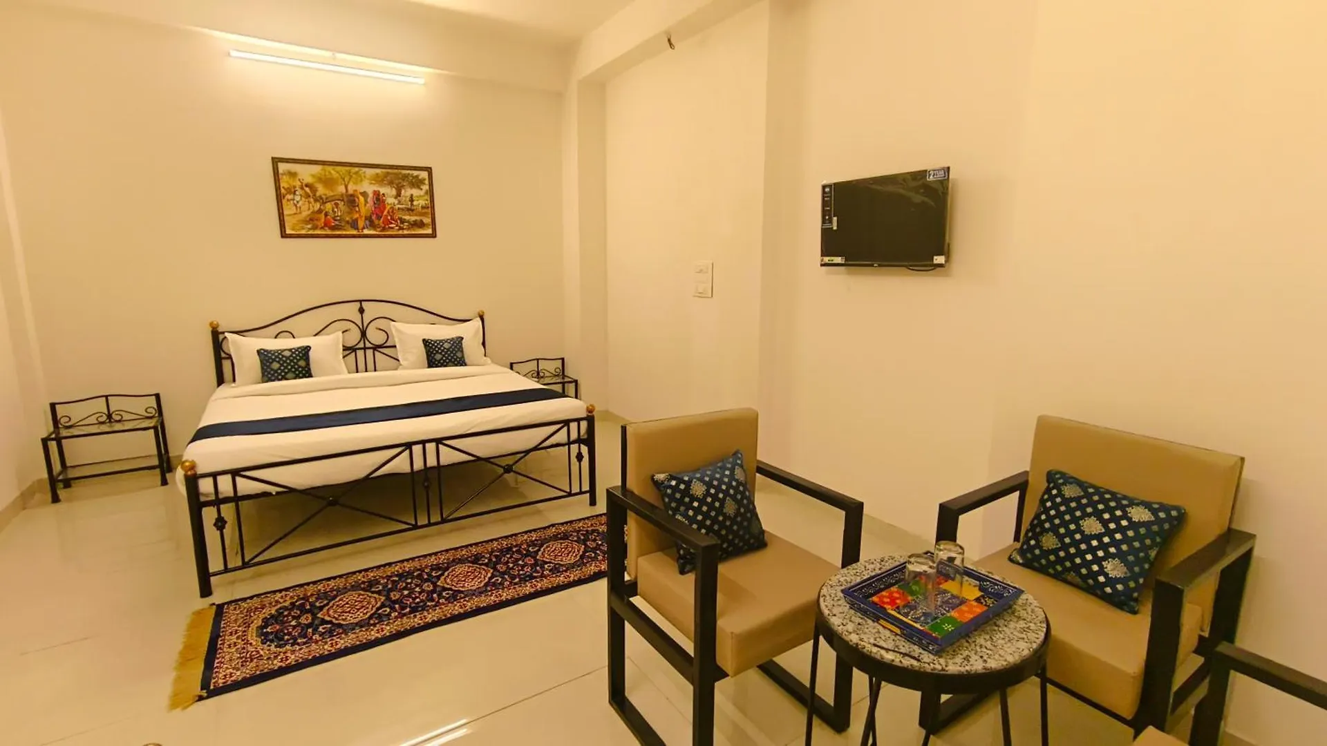 Luxury Hotel With Swimming Pool In Udaipur