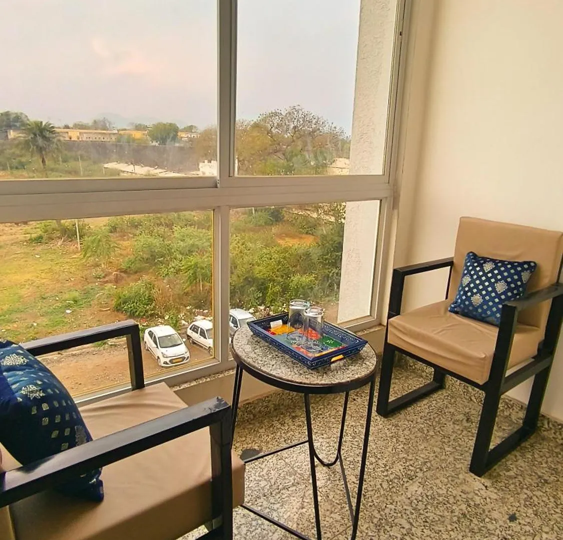 Luxury Hotel With Swimming Pool In Udaipur