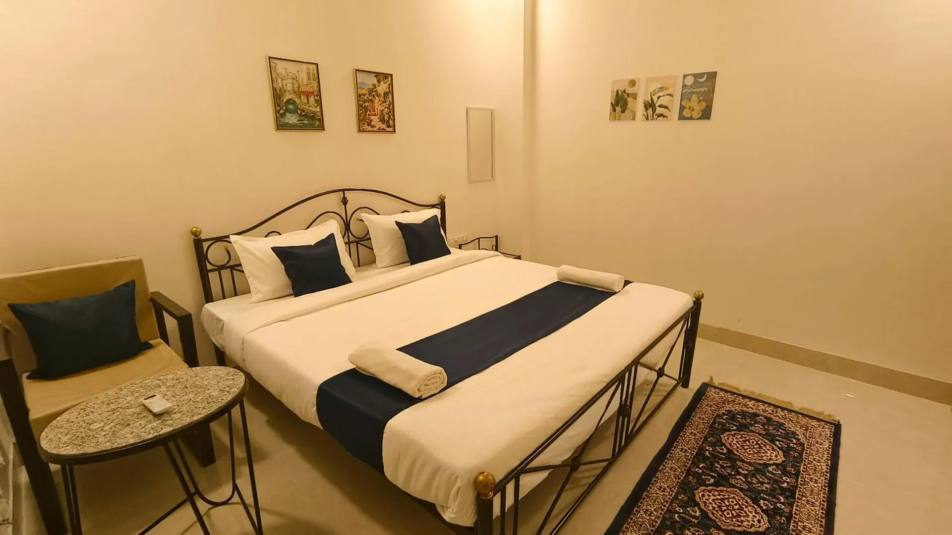 Luxury Hotel With Swimming Pool In Udaipur Indien