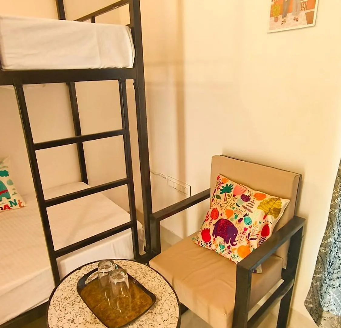 Luxury Hotel With Swimming Pool In Udaipur
