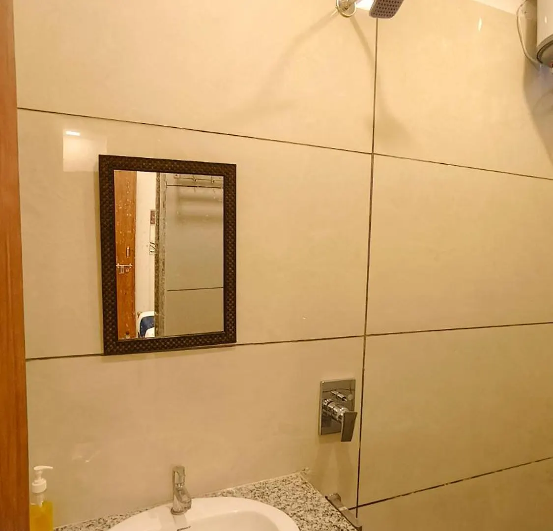 Luxury Hotel With Swimming Pool In 우다이푸르